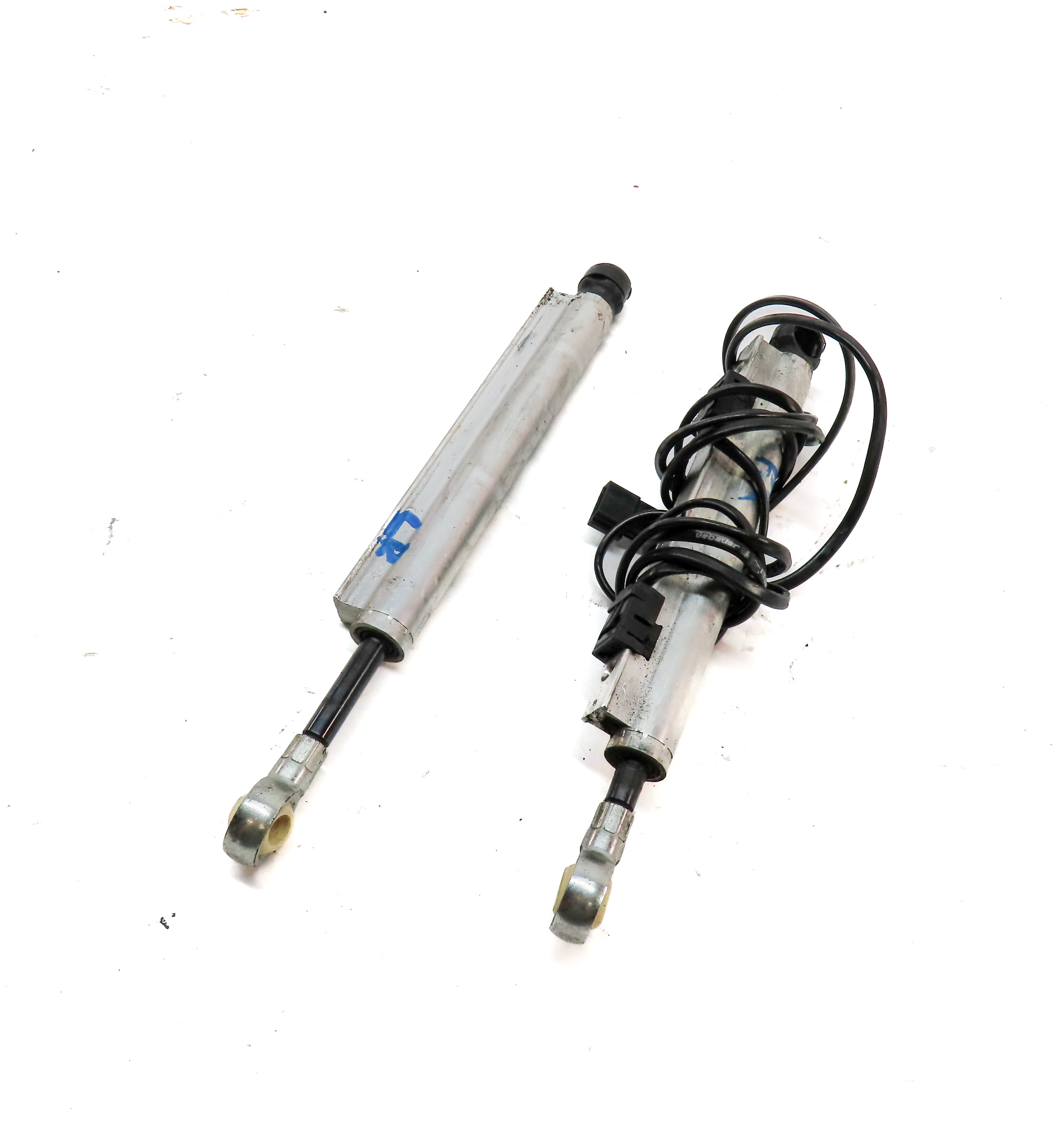 2013 BMW 335I CONVERTIBLE (E93) REAR CONVERTIBLE TOP RAM CYLINDER SET/2 — exact item pictured